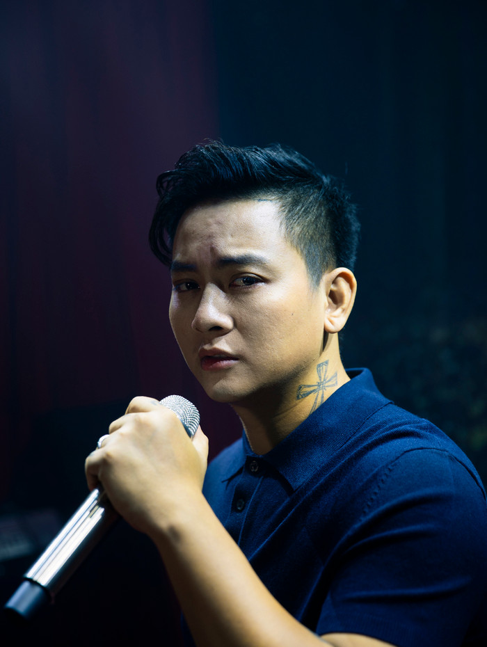 Hoài Lâm bị bắt gặp ôm ấp cô gái lạ: Danh tính gây bất ngờ? Ảnh 1