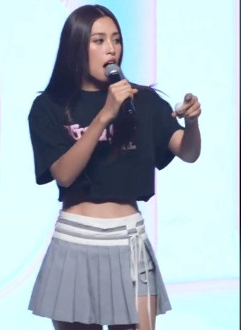 Cô nàng vô cùng hòa đồng, thân thiện.