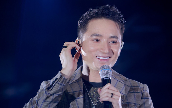 'Danh hài' Vpop gọi tên Phan Mạnh Quỳnh: Hễ giao lưu là khán giả bật cười! Ảnh 2