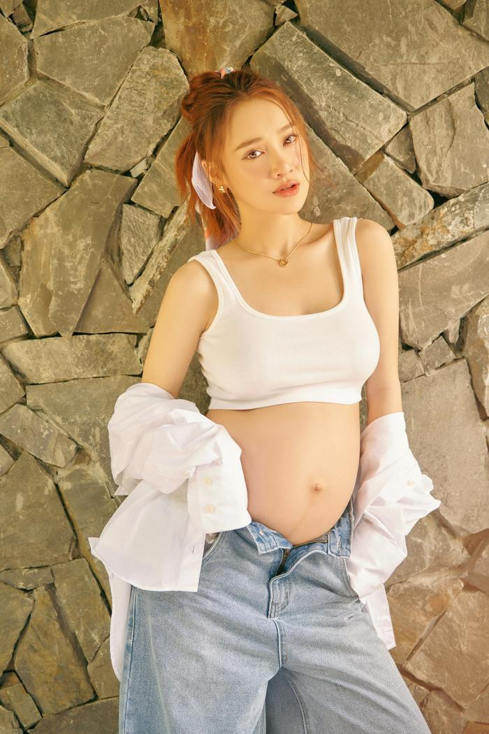 Nhan sắc của Nhã Phương giai đoạn bầu bí vẫn nhận được lời khen từ netizen,