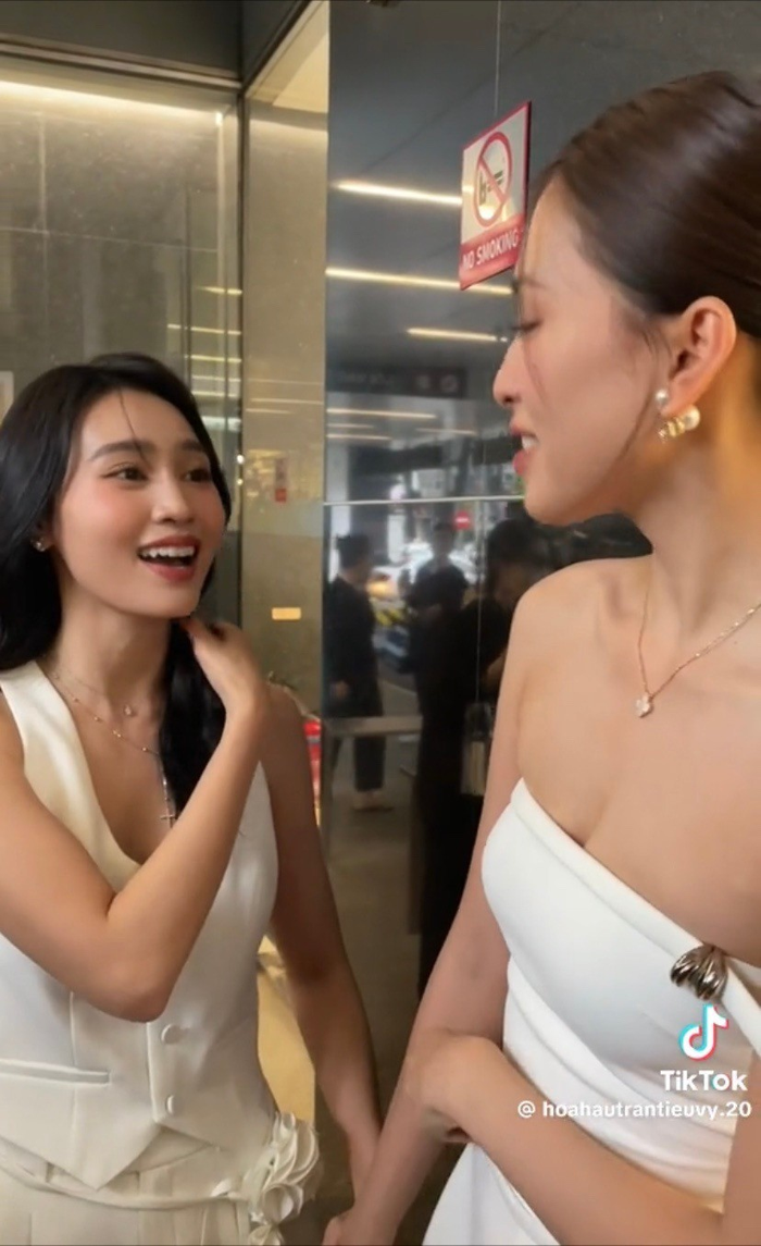 Lan Ngọc 'tay bắt mặt mừng' khi gặp Tiểu Vy