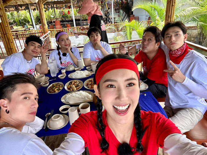 Mỹ nhân có mối quan hệ rất tốt với các đồng nghiệp.