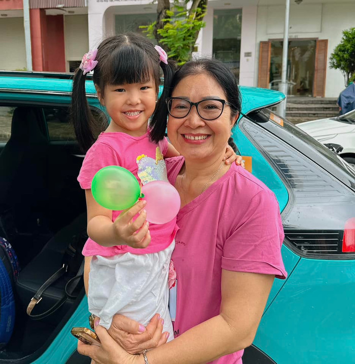 Mẹ Lê Phương luôn hết mực yêu thương, để tâm đến cháu ngoại