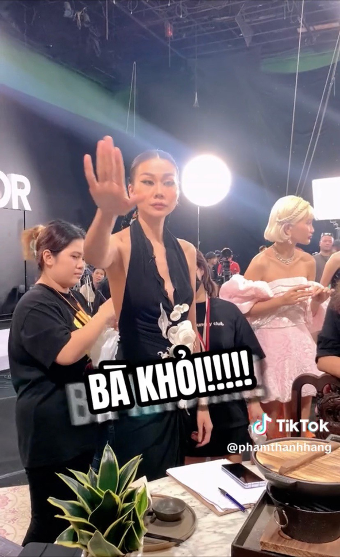 Sau một hồi ra sức thể hiện khả năng 'nữ công gia chánh', Thanh Hằng đã tuyên bố 'bỏ cuộc'