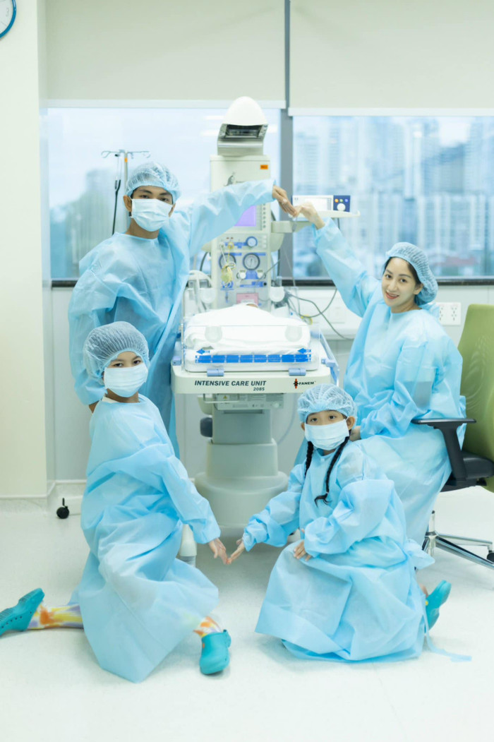 Hôn nhân hạnh phúc, viên mãn của Khánh Thi và Phan Hiển bên cạnh các con sau 1 thập kỉ yêu nhau. 