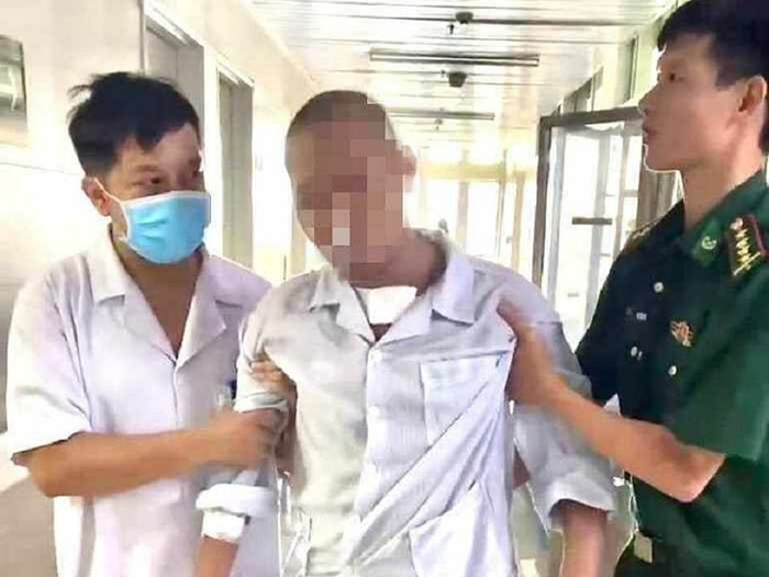 Nam bệnh nhân hiện tại đã tập đi được