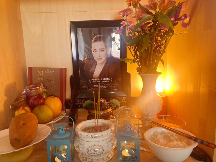 Kể từ khi nghệ sĩ Phi Nhung mất, rất nhiều bạn bè và người thân không thể chấp nhận liên tục bày tỏ lòng thương tiếc, xót xa về cố ca sĩ.