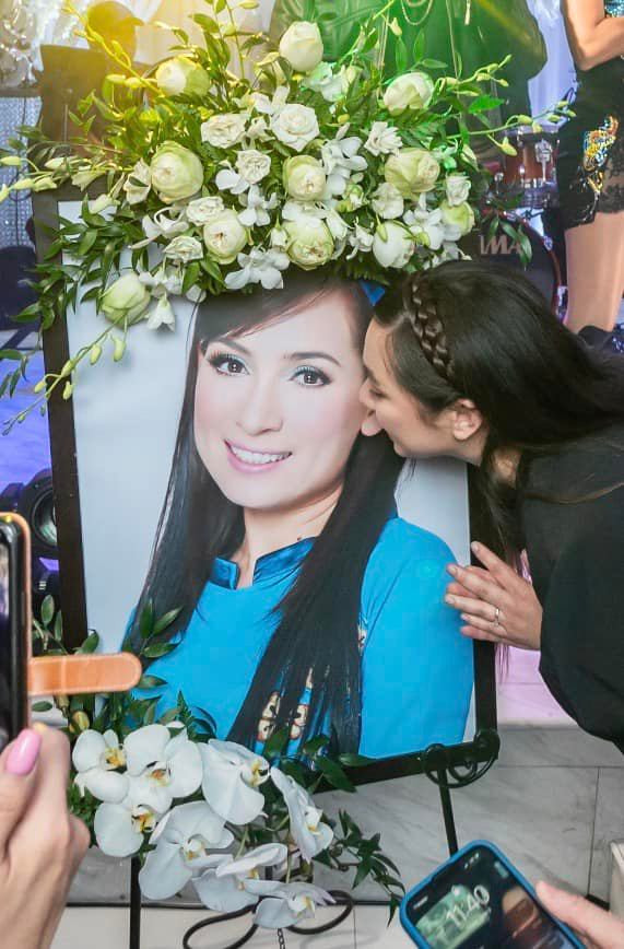 Hình ảnh Phi Nhung mãi sống trong lòng người hâm mộ.