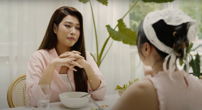 Đoàn Thiên Ân xuất hiện trong đoạn vlog của ca sĩ Orange xoay quanh chủ đề gia đình. (Ảnh chụp màn hình)