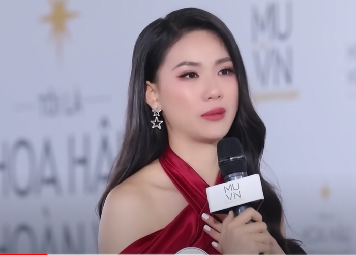 Nàng hậu cho biết bản thân từng cắt tóc ngắn như con trai do ảnh hưởng tư tưởng của gia đình.