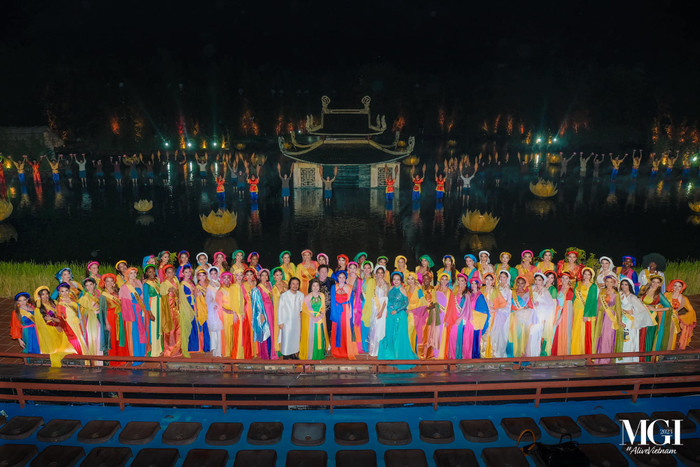 Sau áo dài, dàn thí sinh Miss Grand International tiếp tục diện áo tứ thân. (Ảnh tổng hợp)