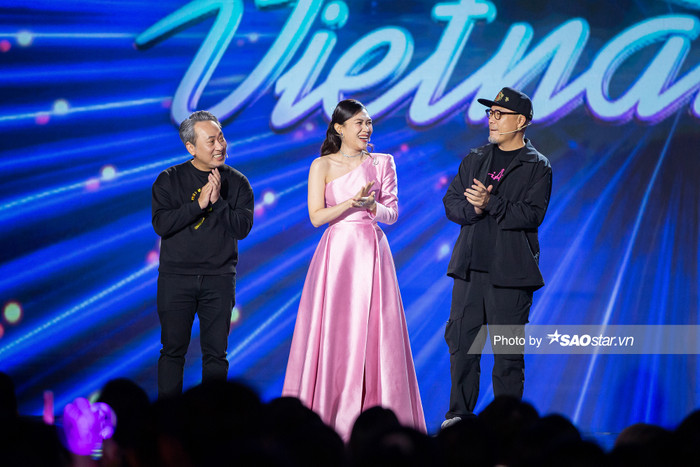 Đêm liveshow 5 của Vietnam Idol tôn vinh chặng đường hơn 20 năm của Mỹ Tâm với những ca khúc 'hit' làm nên tên tuổi nữ thần tượng.