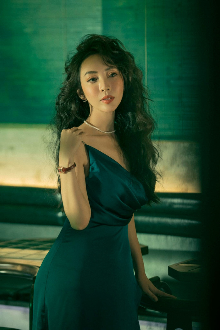 Nữ diễn viên được công chúng mến mộ, quan tâm.