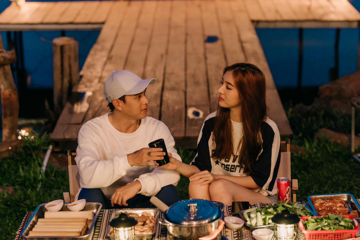 Kể từ khi công khai chuyện tình cảm, Hồ Quang Hiếu thường xuyên chia sẻ những khoảnh khắc ngọt ngào bên vợ kém 17 tuổi. 