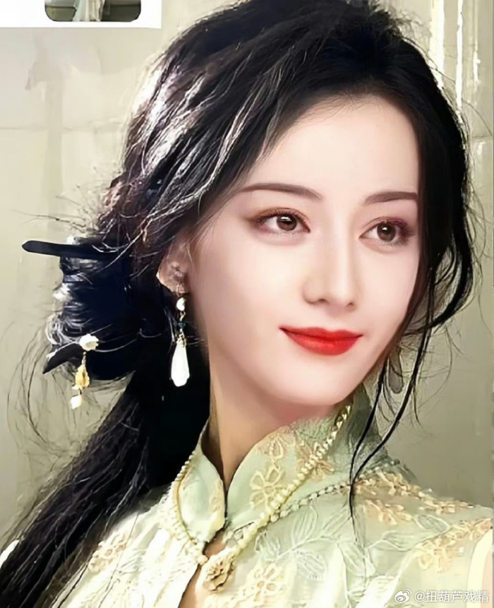 Tạo hình Địch Lệ Nhiệt Ba ở Vạn Tra Triều Hoàng, có đẹp lấn át Lưu Diệc Phi? Ảnh 2