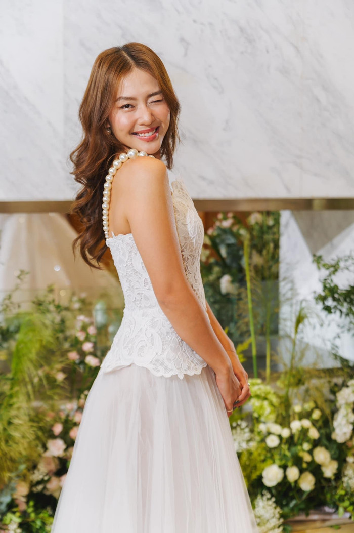 Khả Ngân với nụ cười toả nắng.