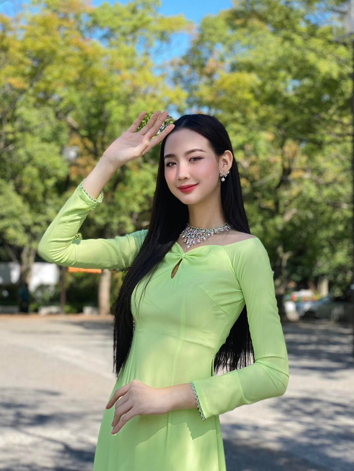 Hoa hậu Bảo Ngọc đặc biệt ưa chuộng những thiết kế nền nã, dịu dàng, phù hợp với lứa tuổi