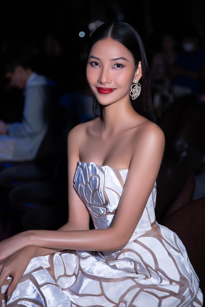 Hoàng Thùy từng chia sẻ sẽ chọn cách sống độc thân chứ không 'vội yêu vội cưới'.