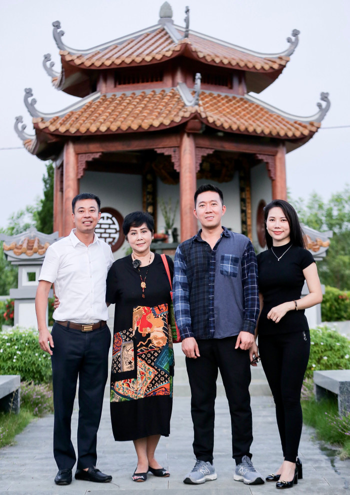 Không những vậy, NSND Minh Hằng còn đặt luôn dịch vụ chăm sóc mộ phần sau khi qua đời tới 50 năm tại Công viên Nghĩa trang Lạc Hồng Viên. 