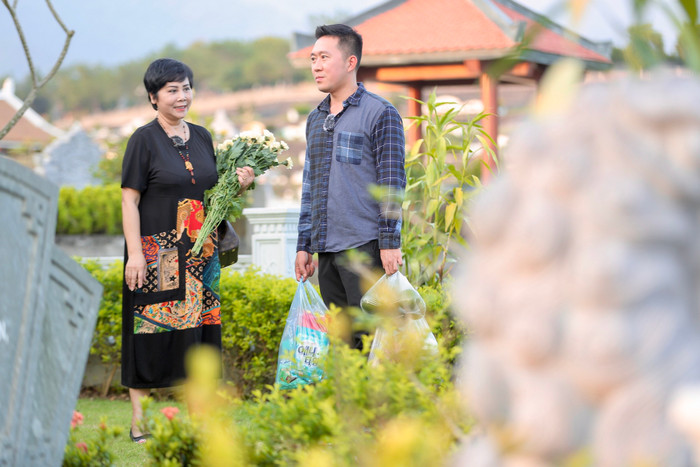 Theo nữ NSND, chị đã quyết định mua phần một cho mình từ 3 năm trước. Với chị, khu đất này khá đẹp khi nằm trên đồi cao, nhìn xuống rất đẹp và có cảm giác như ở trên núi nhìn xuống đồng bằng, chứ không phải cảm giác đang ở nghĩa trang. 