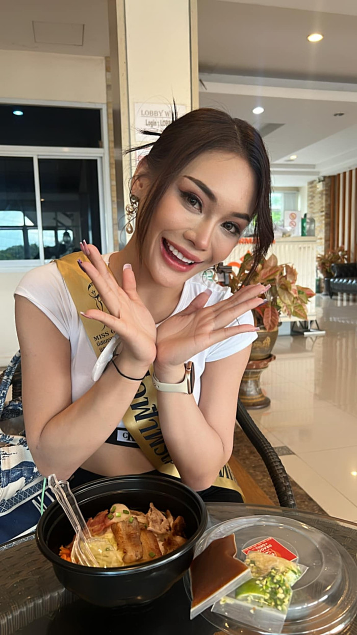 Cô nàng rất rạng rỡ, năng lượng khi tham gia cuộc thi.