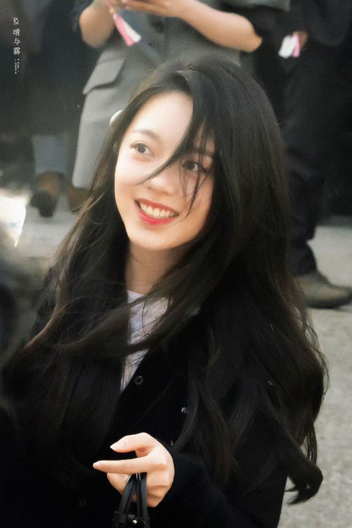 Tiểu hoa 2K lộ tạo hình phim mới bị cộng thêm chục tuổi, đôi mắt là điều đáng sợ Ảnh 2