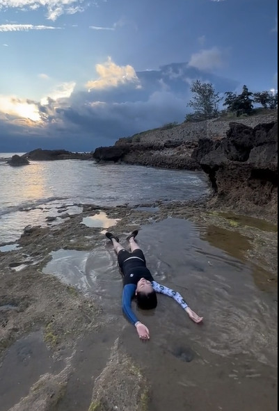 Dáng vẻ 'không thể vô tư hơn' của mỹ nhân.