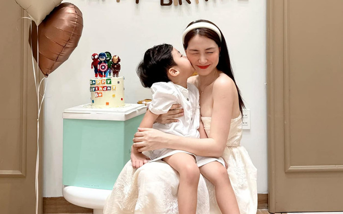 Con trai Hòa Minzy 'chuẩn soái ca', được mẹ gửi điều xúc động trong sinh nhật Ảnh 2
