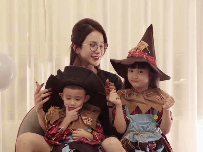 Diệp Lâm Anh bật mí cả 2 nhóc tỳ cùng sinh đúng mùa Halloween.