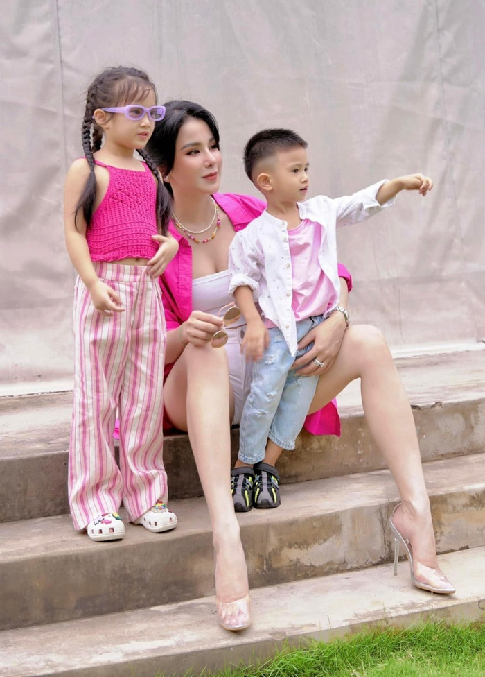 Diệp Lâm Anh gần như đã sụp đổ vì không thể giành quyền nuôi hai con mà chỉ được nhận nuôi con gái.