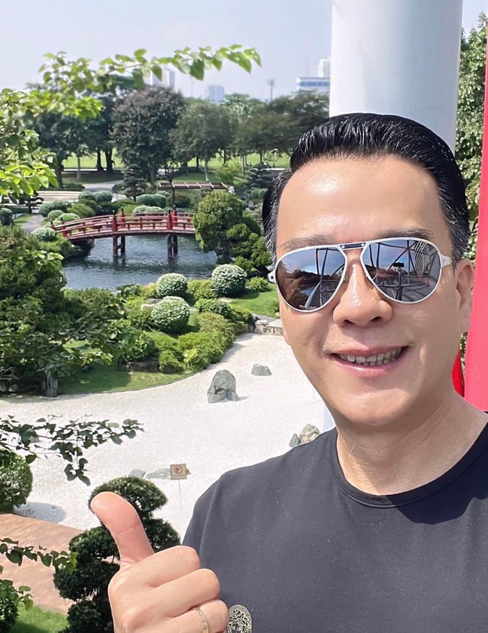 Thời gian gần đây, 'vua cá Koi' Thắng Ngô liên tục đăng tải hình ảnh của mình lên trang cá nhân