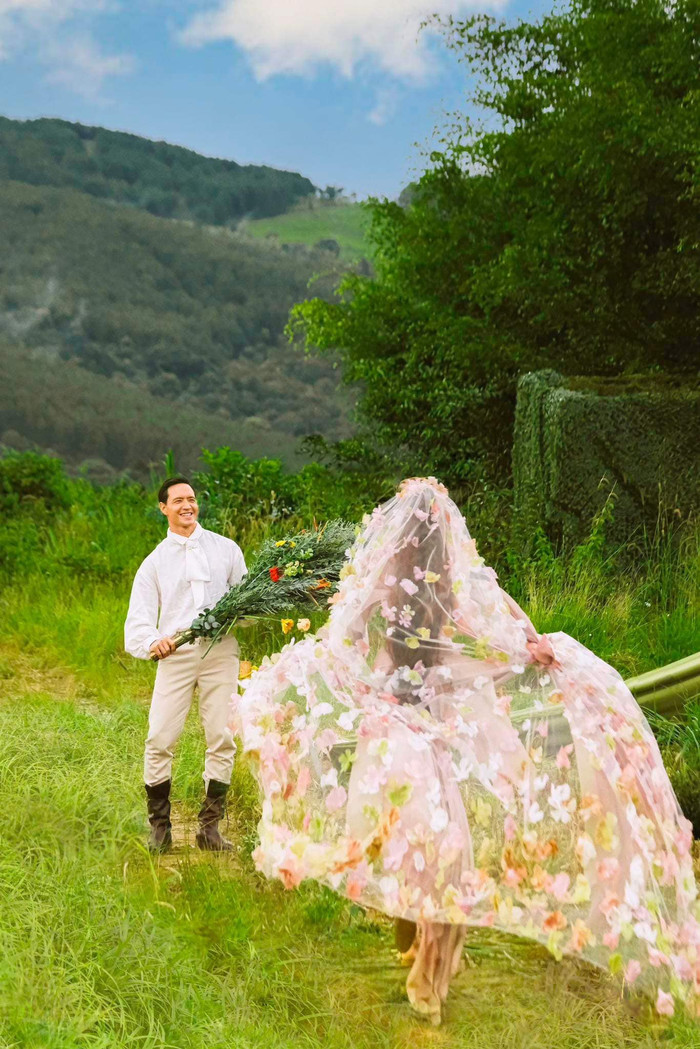 Khoảnh khắc ngọt ngào, nghi vấn hình cưới của Hồ Ngọc Hà - Kim Lý được nam diễn viên Việt Kiều chia sẻ.