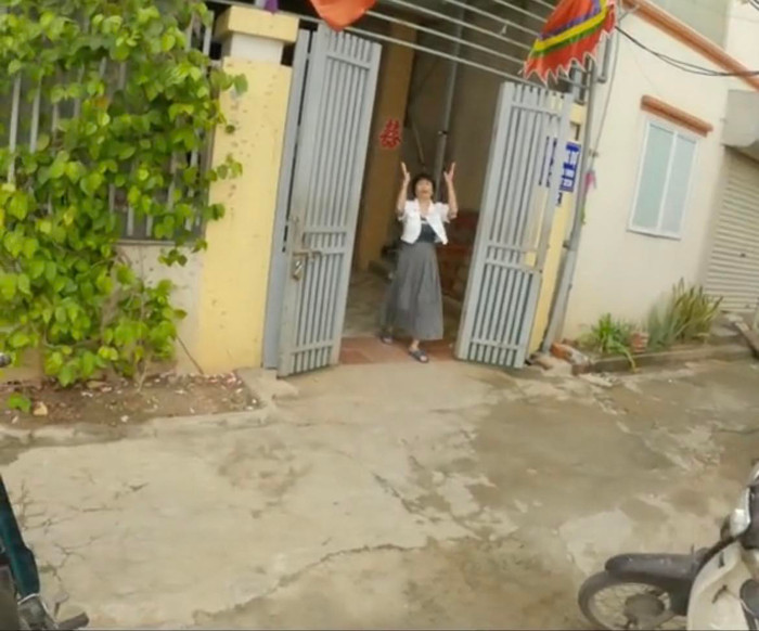 Gia đình rất vui mừng khi biết tin chiếc ví tưởng mất không ngờ tìm lại được