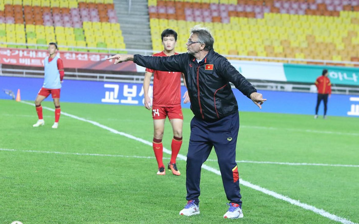 Không phải Philippines, HLV Troussier cần giúp Việt Nam thắng Indonesia và Iraq Ảnh 2