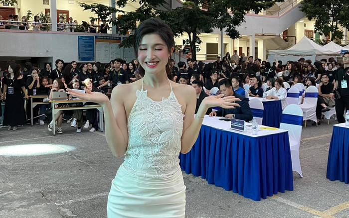 Phương Nhi về trường, tự tin khoe visual 'tiên tỷ' giữa đám đông sinh viên Ảnh 2
