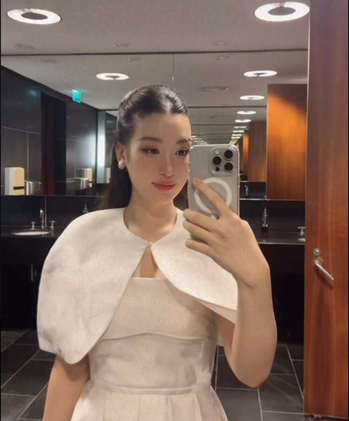 Nhan sắc mẹ bỉm Đỗ Mỹ Linh khiến dân tình hết lời khen ngợi.