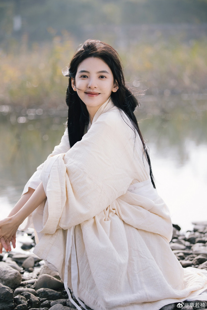 Đàm Tùng Vận ngày càng xuống sắc, mất danh xưng 'nữ thần thanh xuân' vào tay bạn gái La Vân Hi Ảnh 4