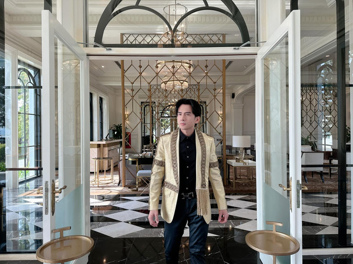  Đan Trường cho biết khi anh đang di chuyển trên đường thì bất ngờ một con Nai băng qua đường. Vì tính huống xảy ra bất ngờ nên anh không kịp trở tay xảy ra va chạm mạnh. 