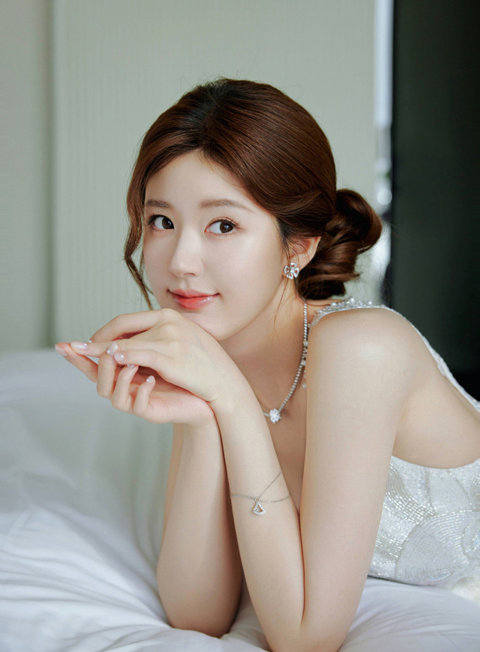 Lượt view Douyin của dàn sao nữ Cbiz: Đàm Tùng Vận bét bảng, Triệu Lệ Dĩnh - Dương Tử chia nhau ngôi đầu Ảnh 4