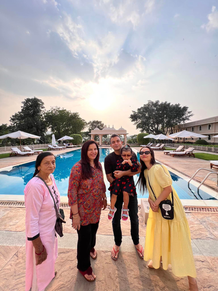 Võ Hạ Trâm xả kho bộ ảnh cùng gia đình đi chơi vui vẻ. 