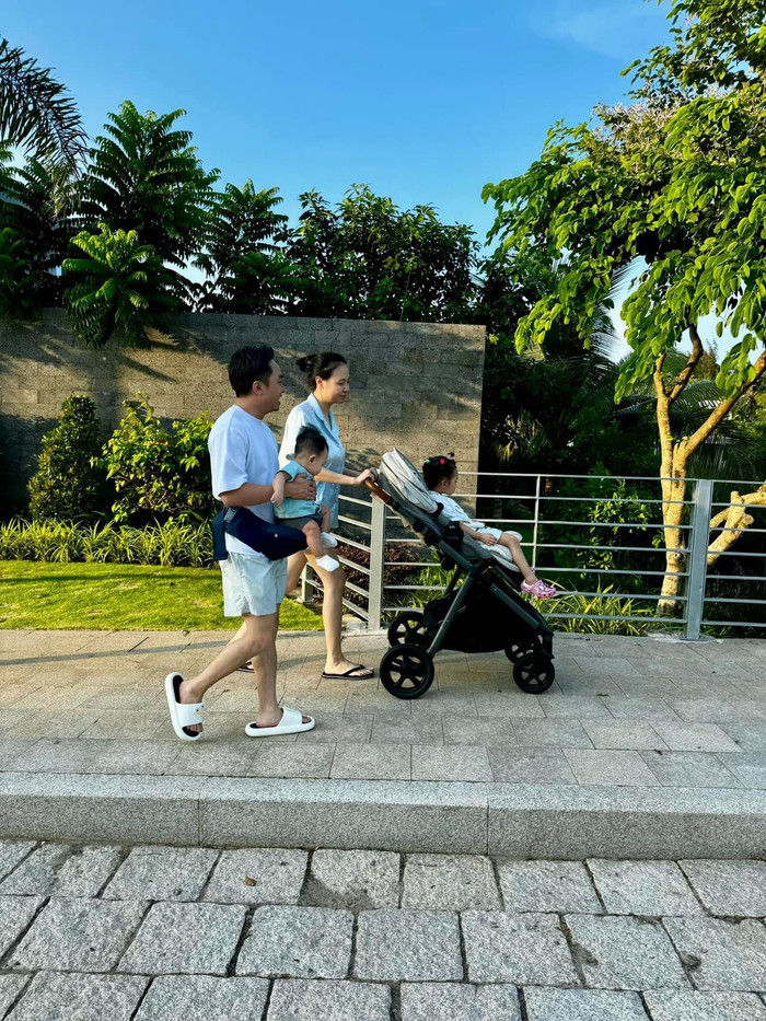 Cường Đô La đăng tải khoảnh khắc cùng gia đình đi chơi vui vẻ.&nbsp;