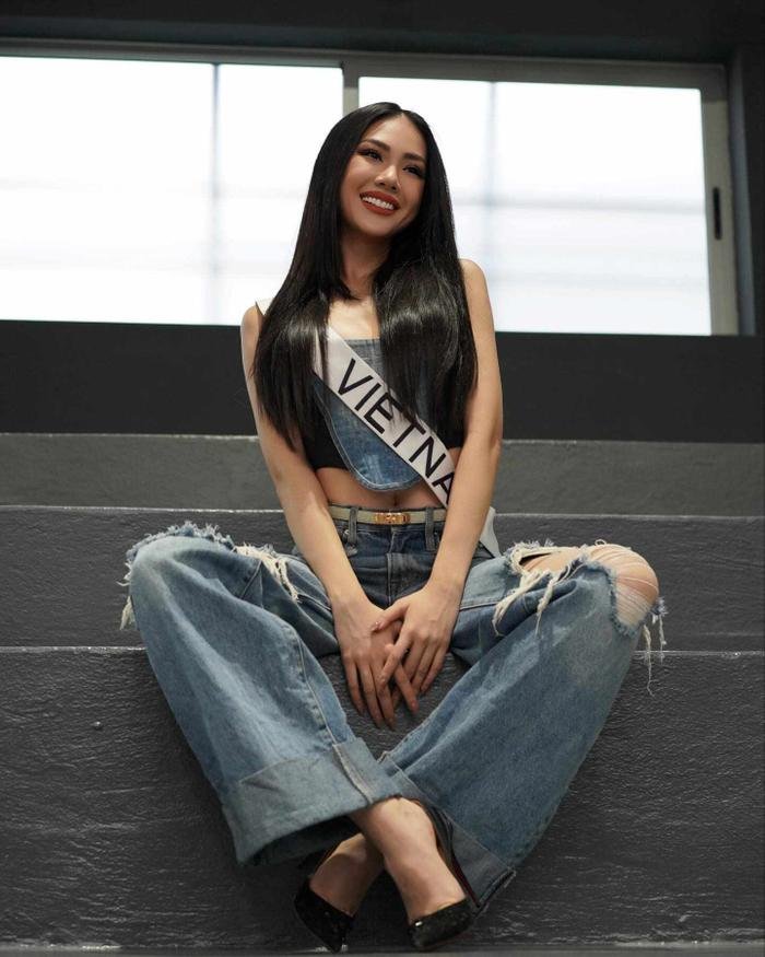 Bùi Quỳnh Hoa hô vang 'Việt Nam' tại diễn tập Miss Universe: Có khiến fan 'nổi da gà' như Phạm Hương? Ảnh 1