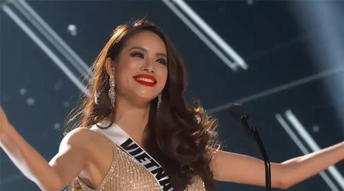 Bùi Quỳnh Hoa hô vang 'Việt Nam' tại diễn tập Miss Universe: Có khiến fan 'nổi da gà' như Phạm Hương? Ảnh 3