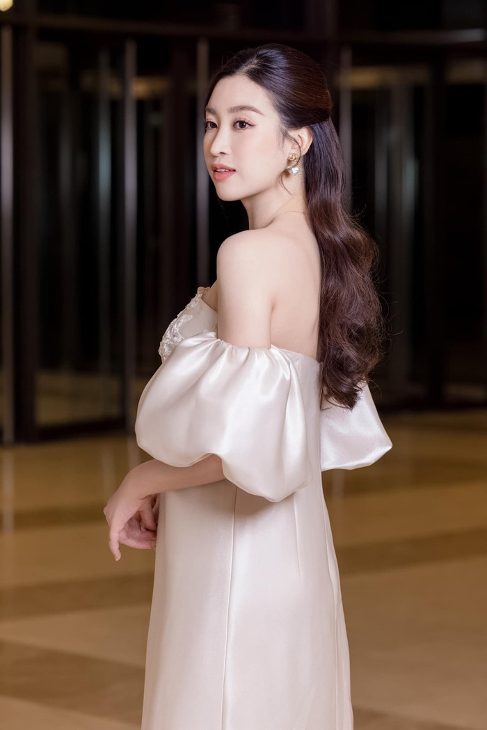 Mỗi lần xuất hiện, Đỗ Mỹ Linh lại khiến dân tình mê mẩn với nhan sắc xinh đẹp.