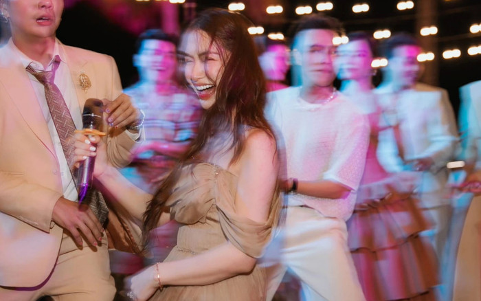 Bị nói làm mất hình tượng khi làm lố ở đám cưới, Hoà Minzy phản pháo cực căng Ảnh 2