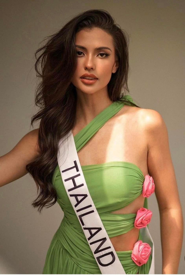Hai 'quái vật nghìn máu' Miss Univere 2023 chung khung hình: Ai 'chặt' ai đây? Ảnh 2