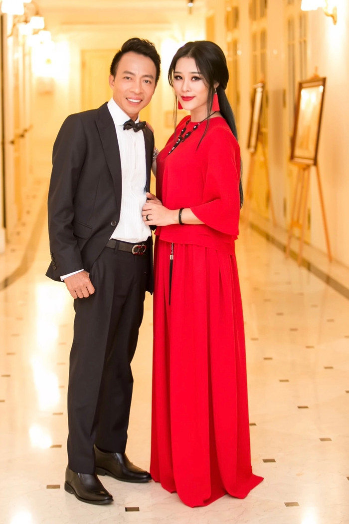 Anh không tiết lộ lý do chia tay nhưng khẳng định mình và vợ cũ chia tay trong hòa bình, vui vẻ, cùng nhau nuôi dạy các con.&nbsp;