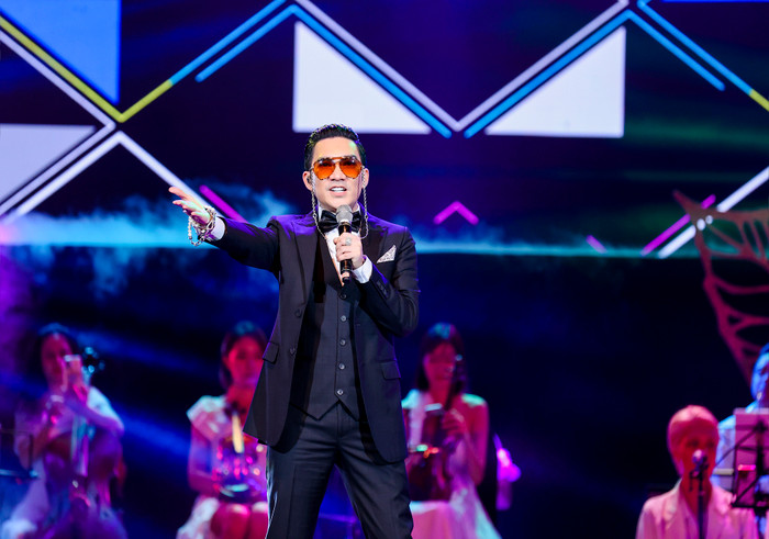 Quang Hà trong liveshow mới đây tại Hà Nội.