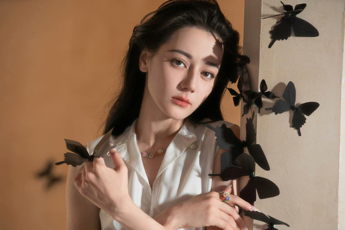Địch Lệ Nhiệt Ba chưa có phim bạo
