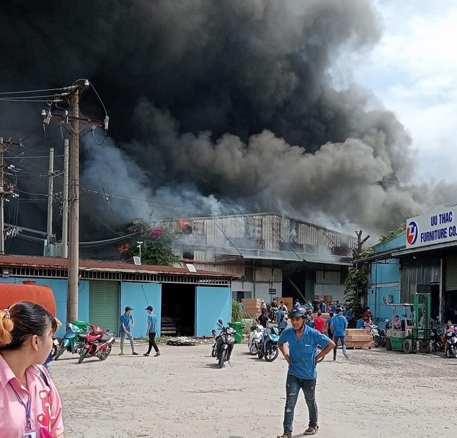 Hiện trường vụ cháy xưởng gỗ